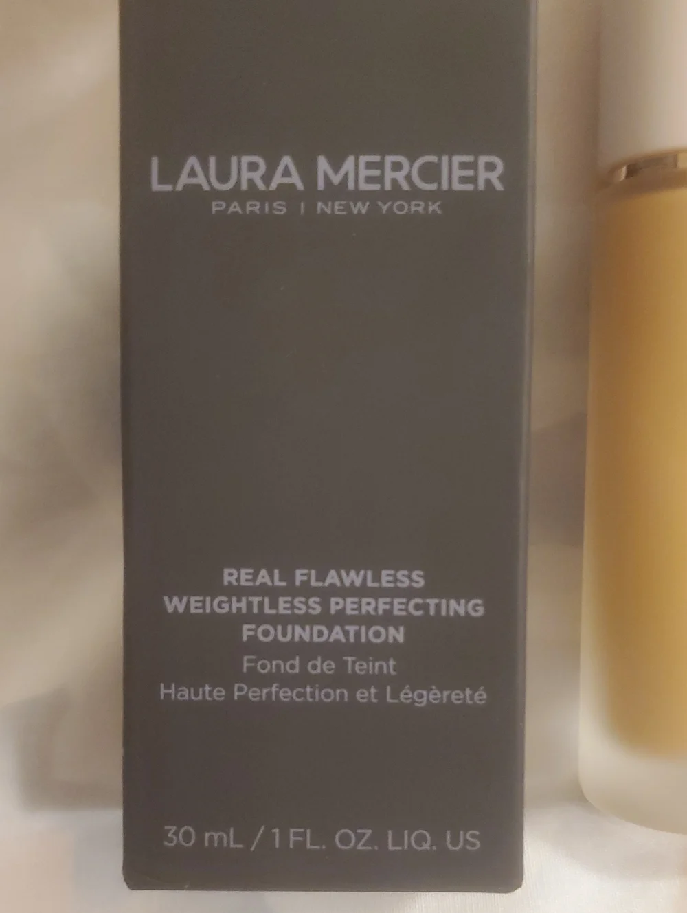 Laura Mercier Real Flawless Weightless Perfecting Foundation — Suntan (4W1) New